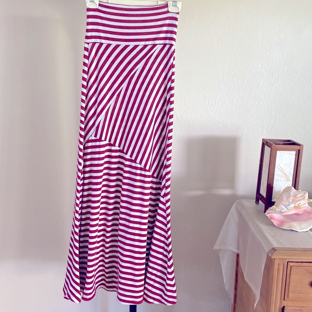 Guess womens maxi skirt - SIZE SMALL